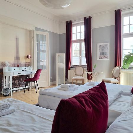 Charysma - Jugendstil Trifft Moderne, Schlafzimmer Mit Smart-Tv, Tischfussball, Darts, Parkplatz Хамелн Екстериор снимка