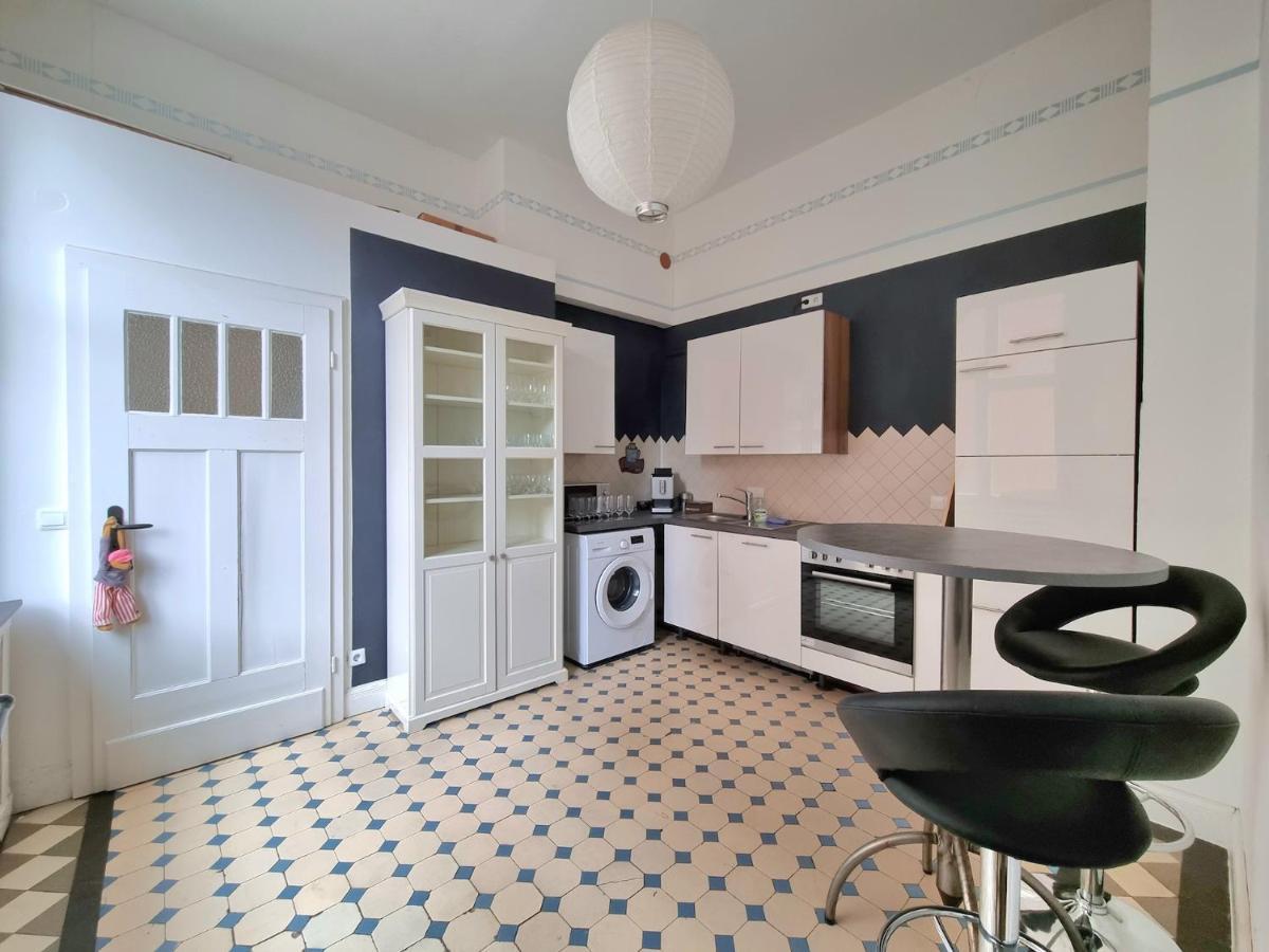Charysma - Jugendstil Trifft Moderne, Schlafzimmer Mit Smart-Tv, Tischfussball, Darts, Parkplatz Хамелн Екстериор снимка