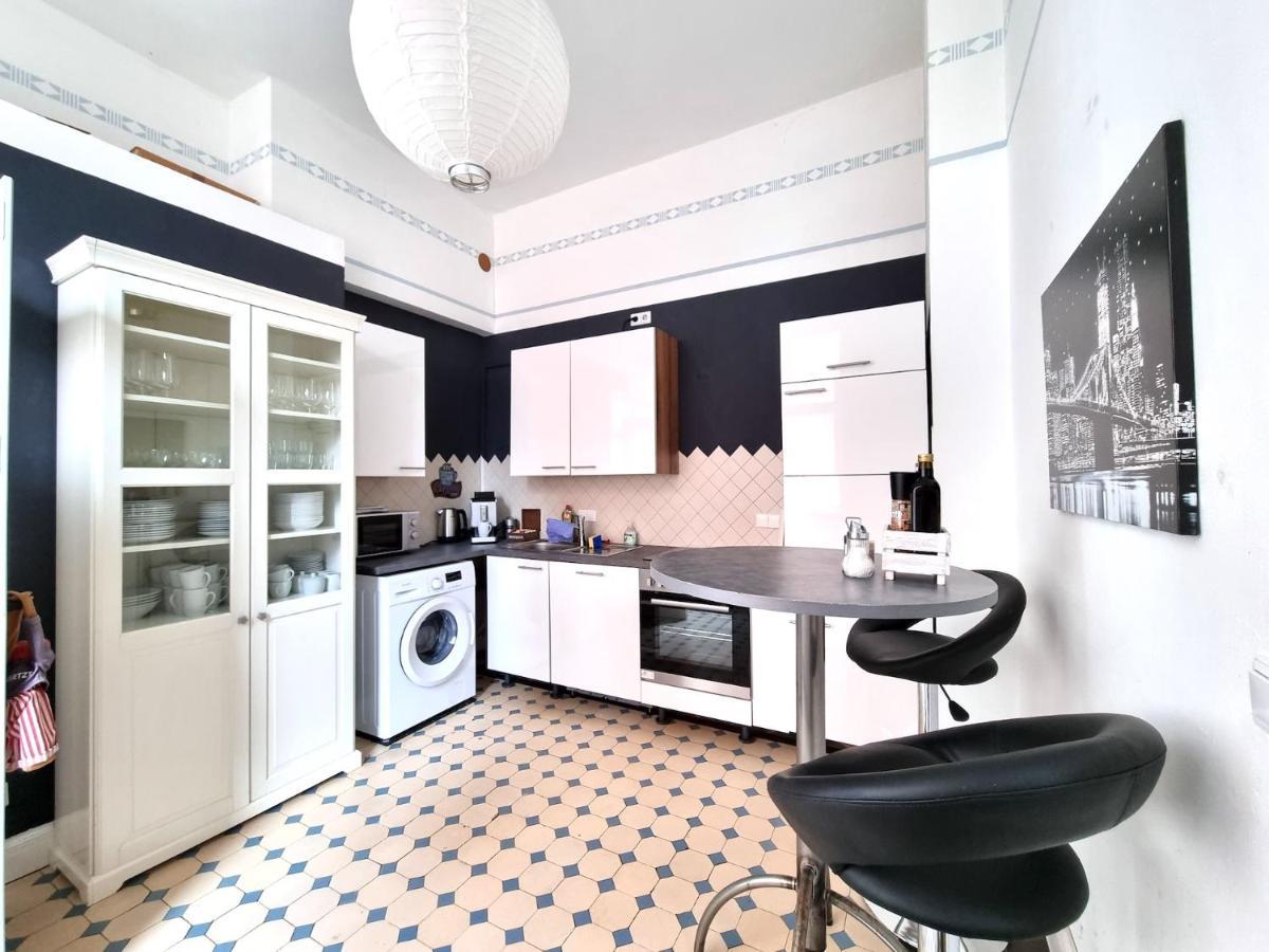 Charysma - Jugendstil Trifft Moderne, Schlafzimmer Mit Smart-Tv, Tischfussball, Darts, Parkplatz Хамелн Екстериор снимка
