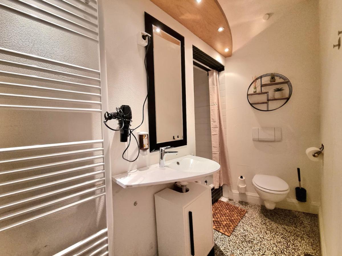 Charysma - Jugendstil Trifft Moderne, Schlafzimmer Mit Smart-Tv, Tischfussball, Darts, Parkplatz Хамелн Екстериор снимка